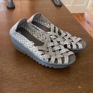 NWOT Bernie mev silver peep toe sandals